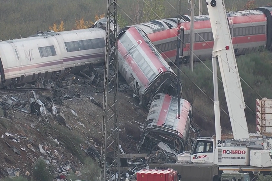 Pedro Sánchez reclama el "esclarecimiento" de las causas del accidente ferroviario en España